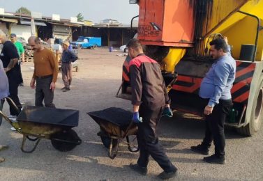 اجرای عملیات آسفالت‌ریزی ورودی پارکینگ رایگان میدان میوه و تره‌بار ولیعصر