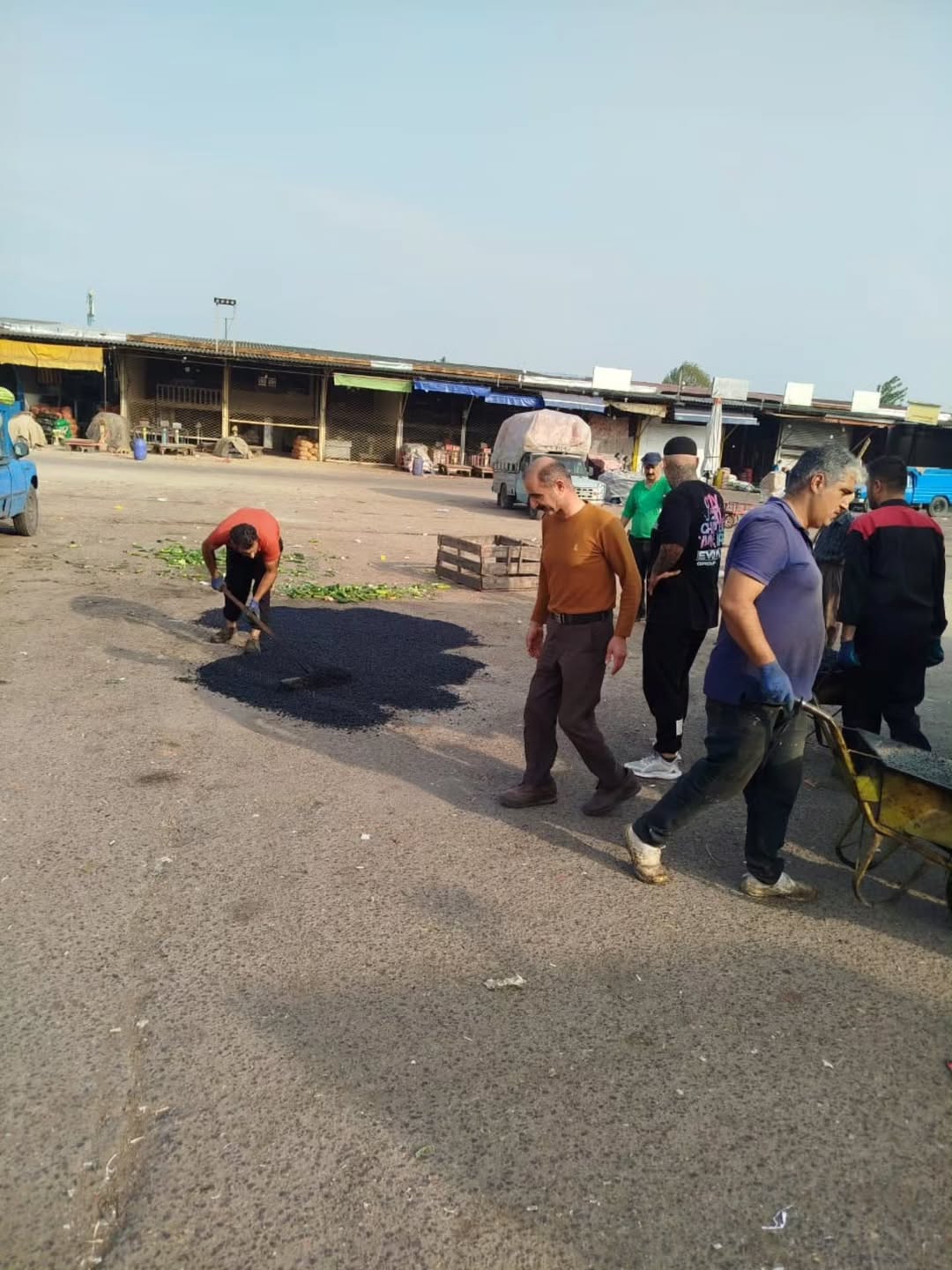 رفع نواقص و چاله های مجتمع میوه و تره بار ولیعصر